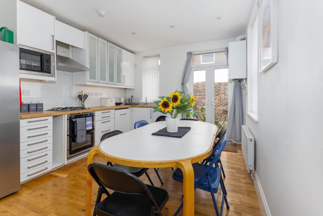 Air Host & Stay - Rockfield House - Sleeps 8 Liverpool Exterior foto